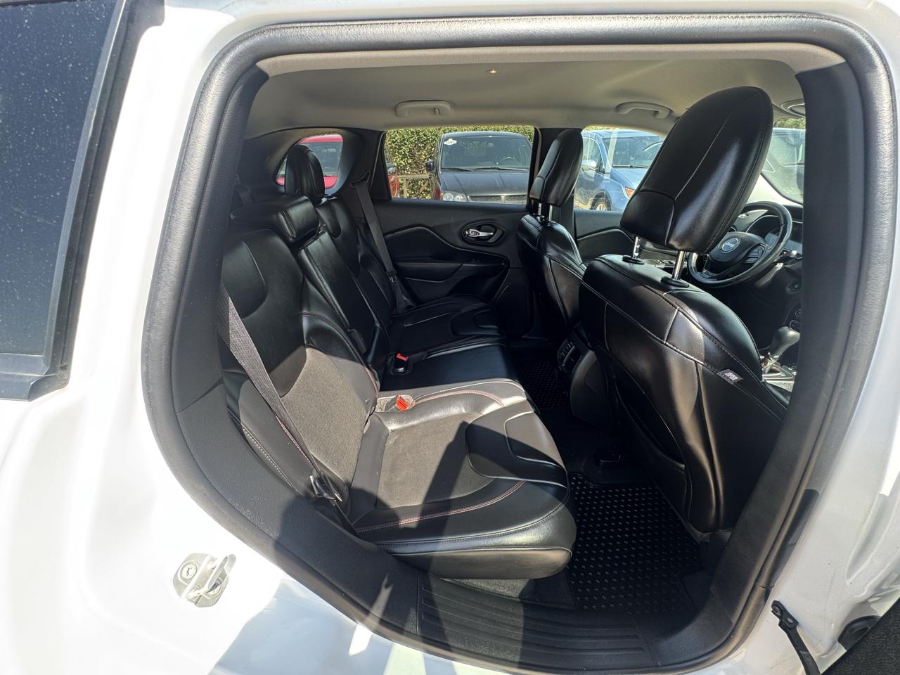 Jeep Cherokee photo 15