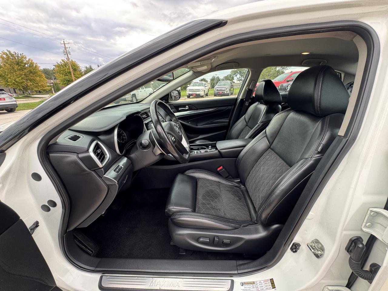 Nissan Maxima photo 9