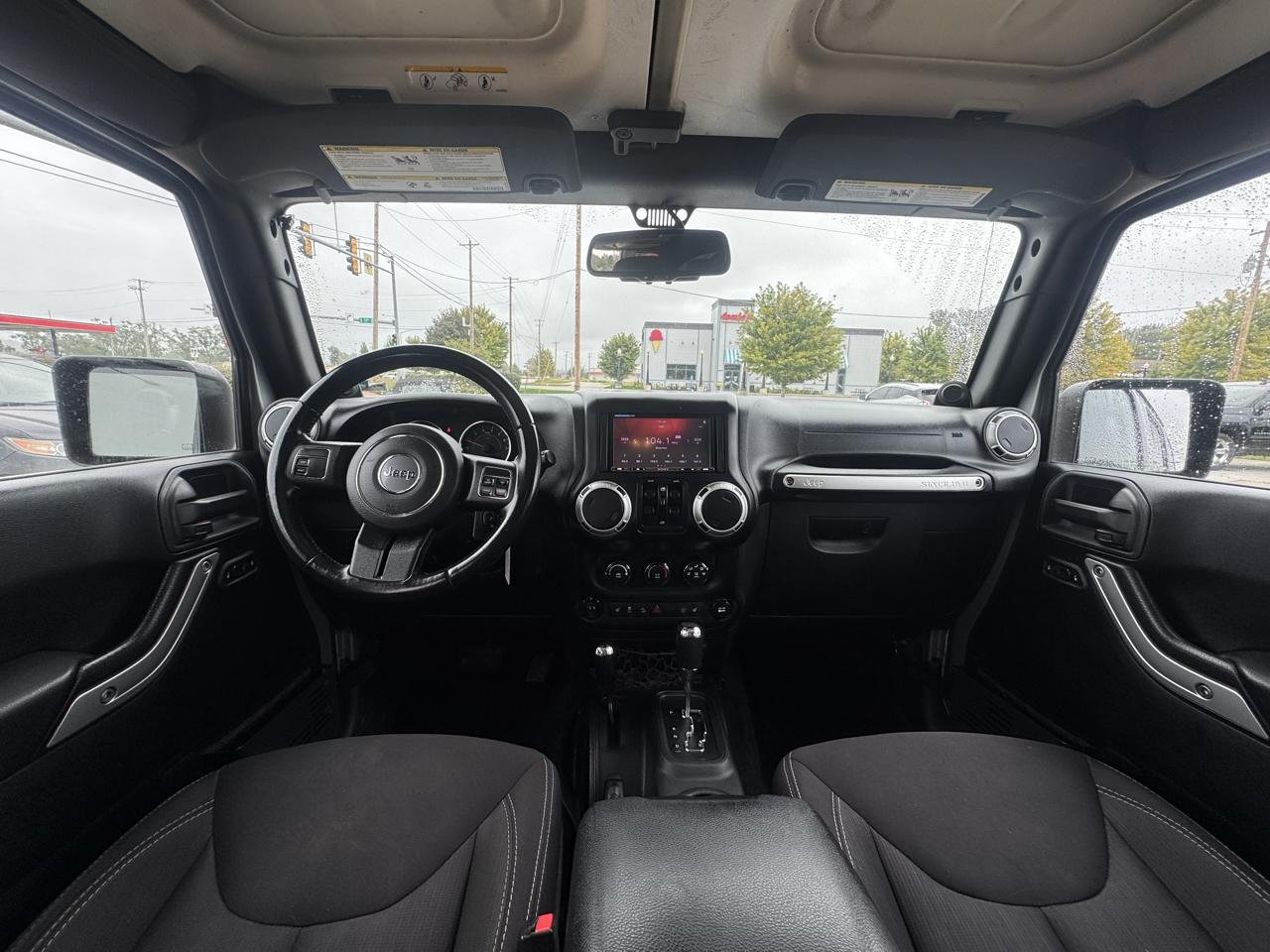 Jeep Wrangler photo 10