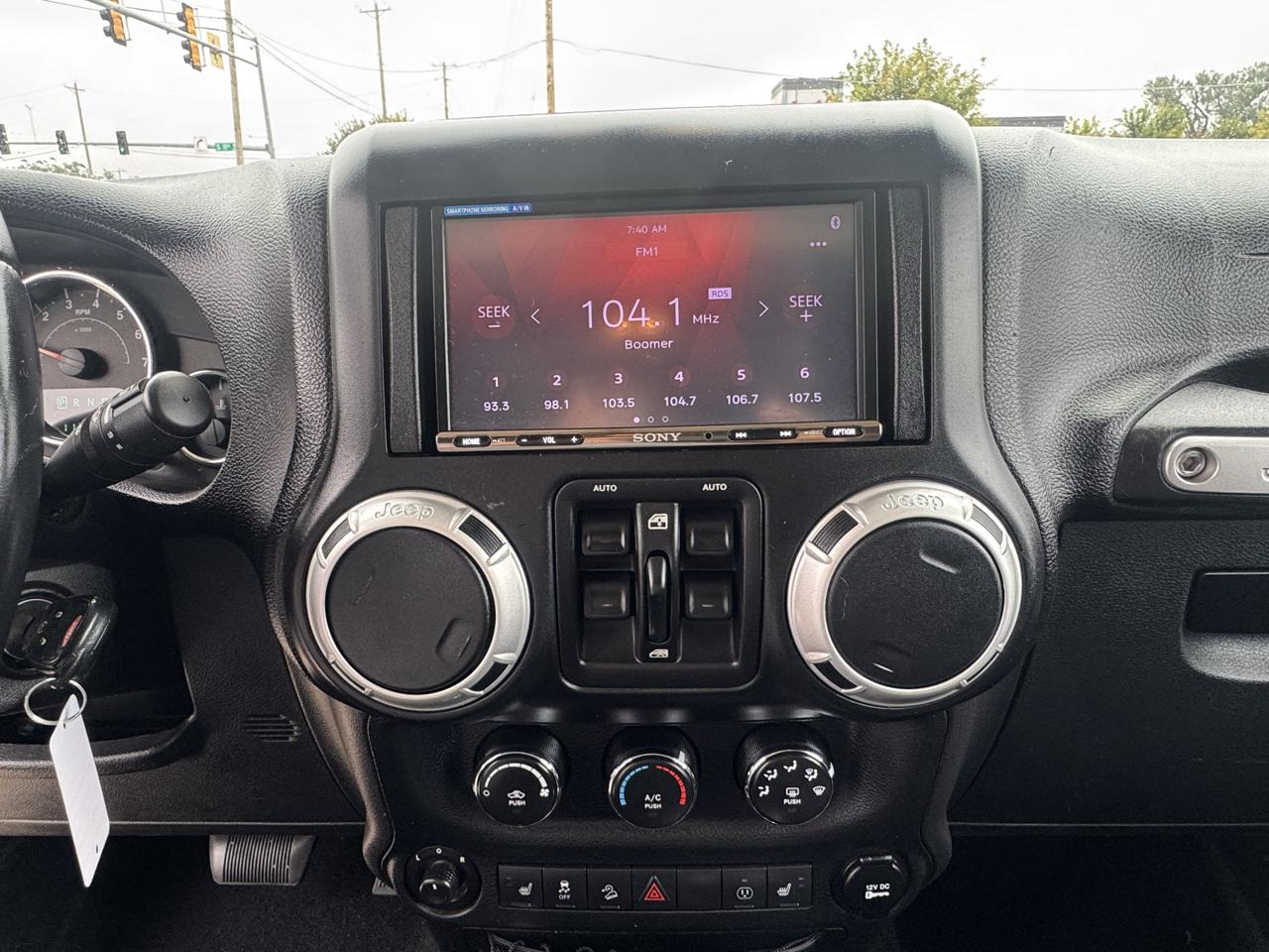 Jeep Wrangler photo 13
