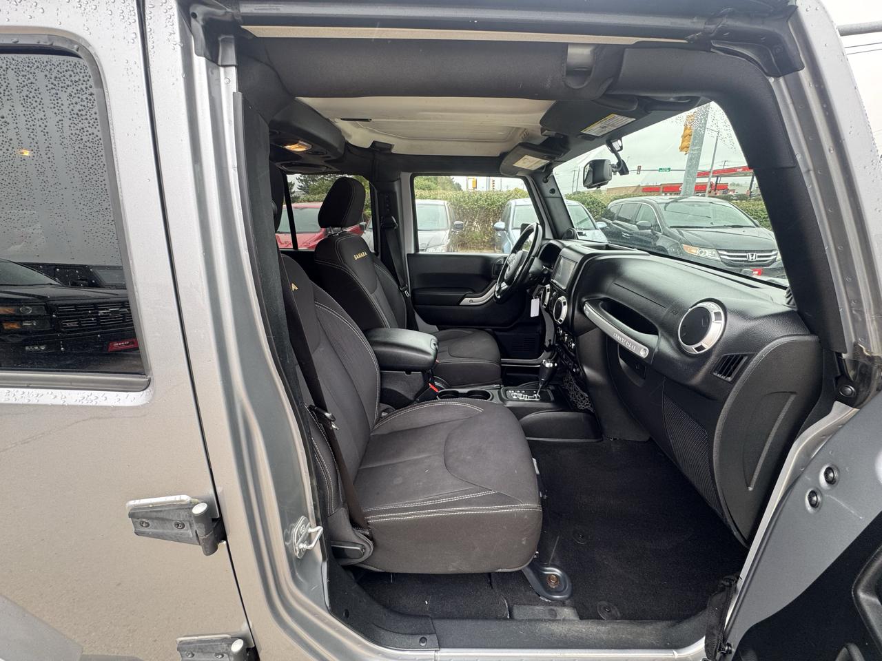 Jeep Wrangler photo 14