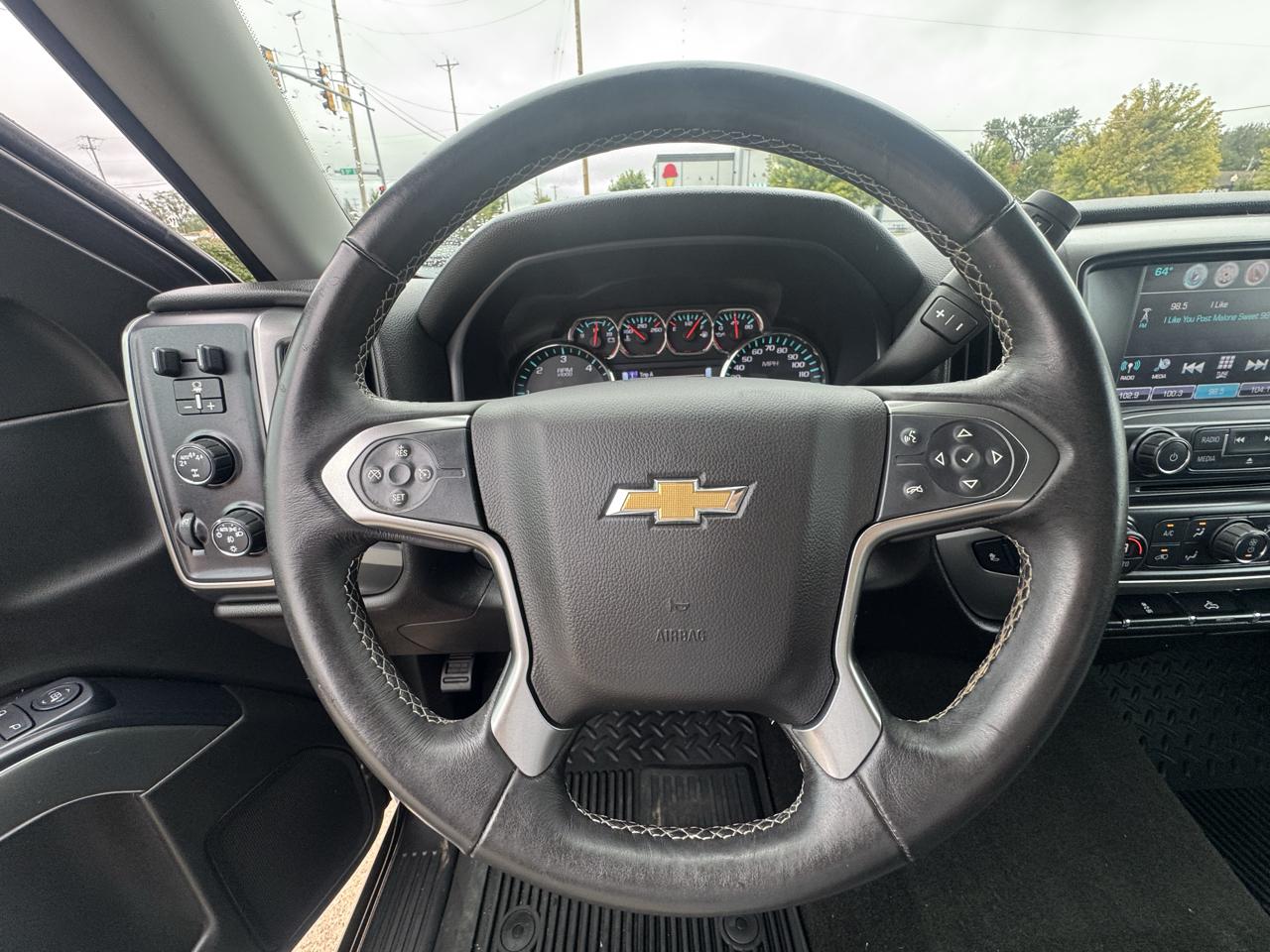 Chevrolet Silverado photo 11