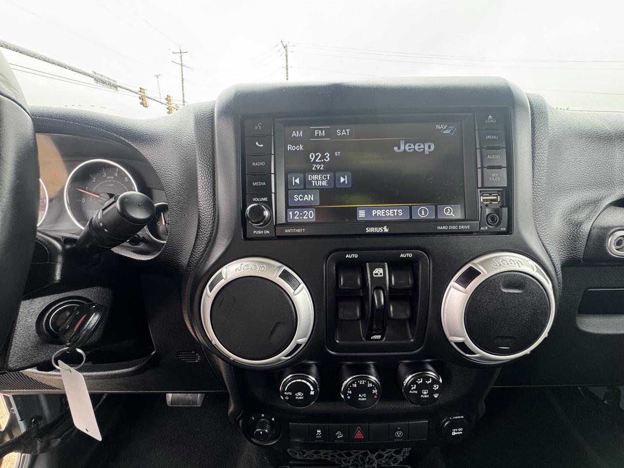 Jeep Wrangler photo 13