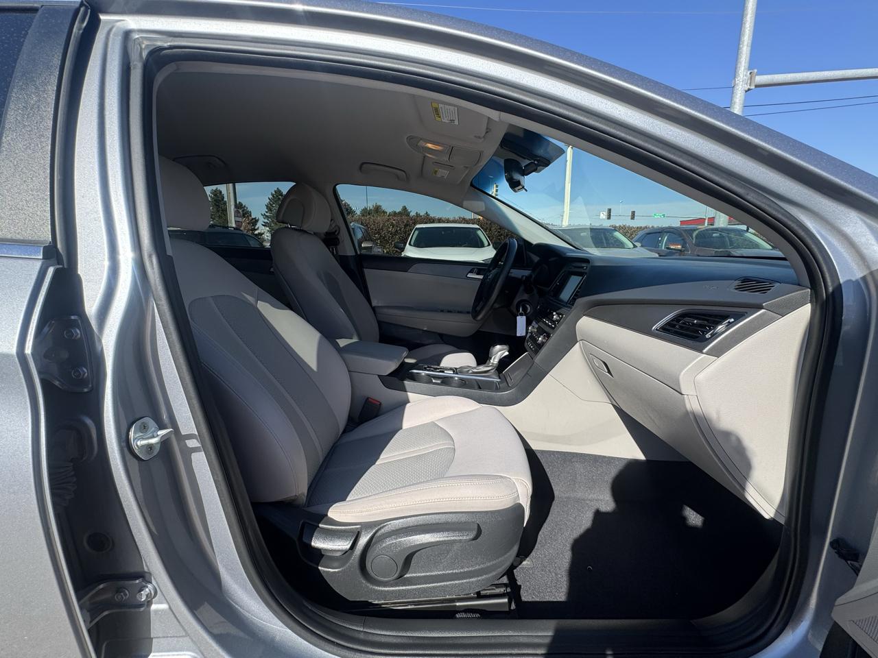 Hyundai Sonata SE 2.4L 2017