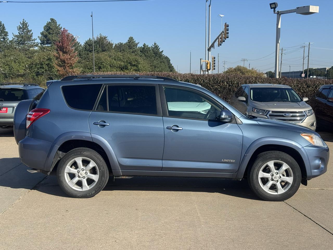 Toyota RAV4 FWD 4dr 4-cyl 4-Spd AT Ltd (Natl) 2011