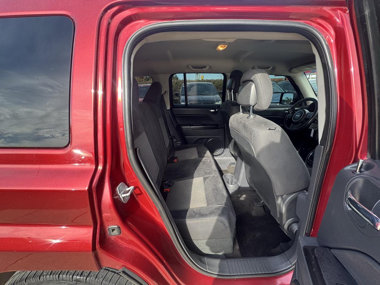Jeep Patriot FWD 4dr Latitude 2014