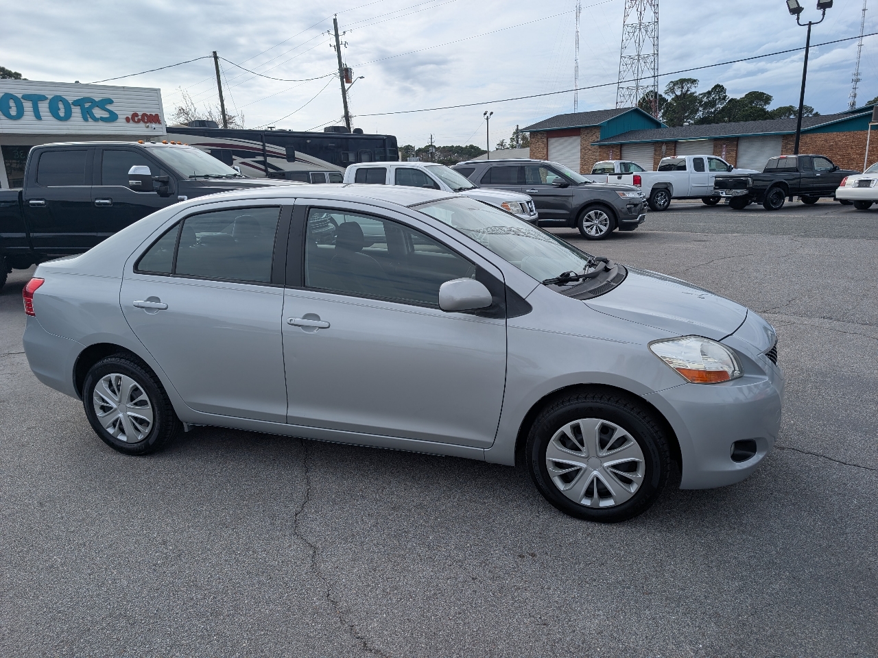 Toyota Yaris 4dr Sdn Auto (Natl) 2011