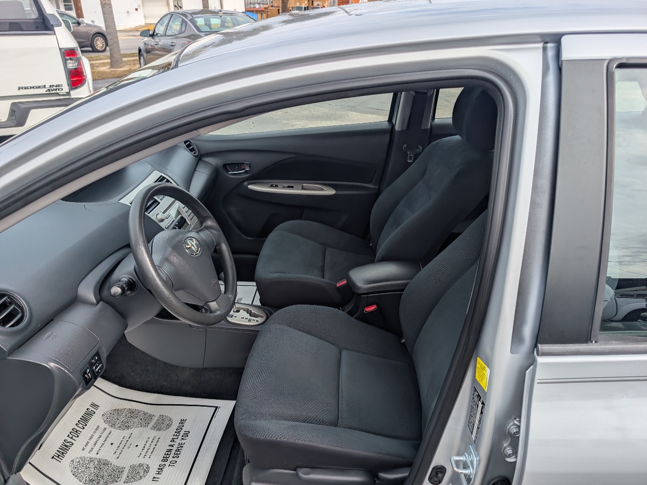 Toyota Yaris 4dr Sdn Auto (Natl) 2011