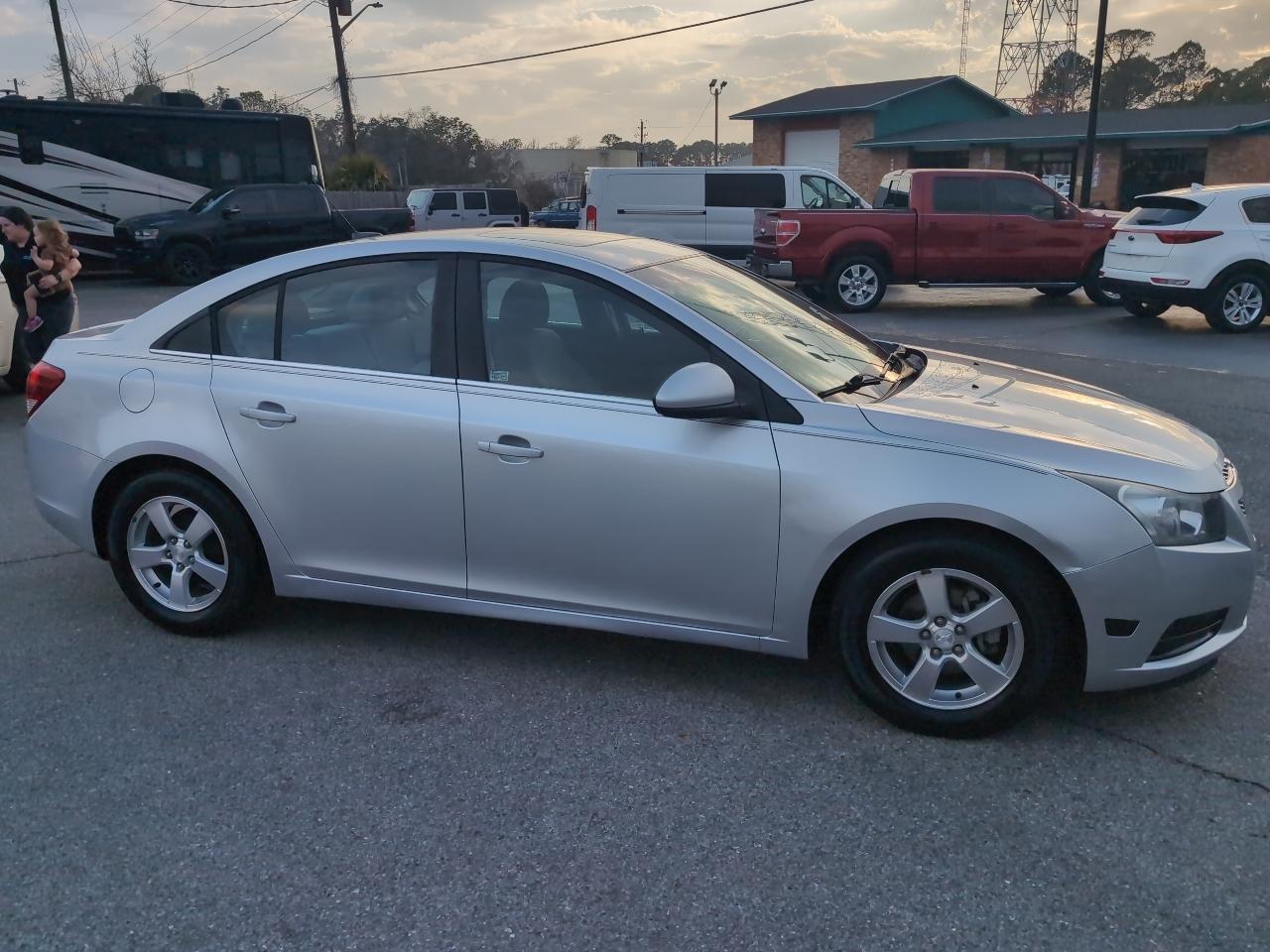 Chevrolet Cruze 4dr Sdn LT w/1LT 2012
