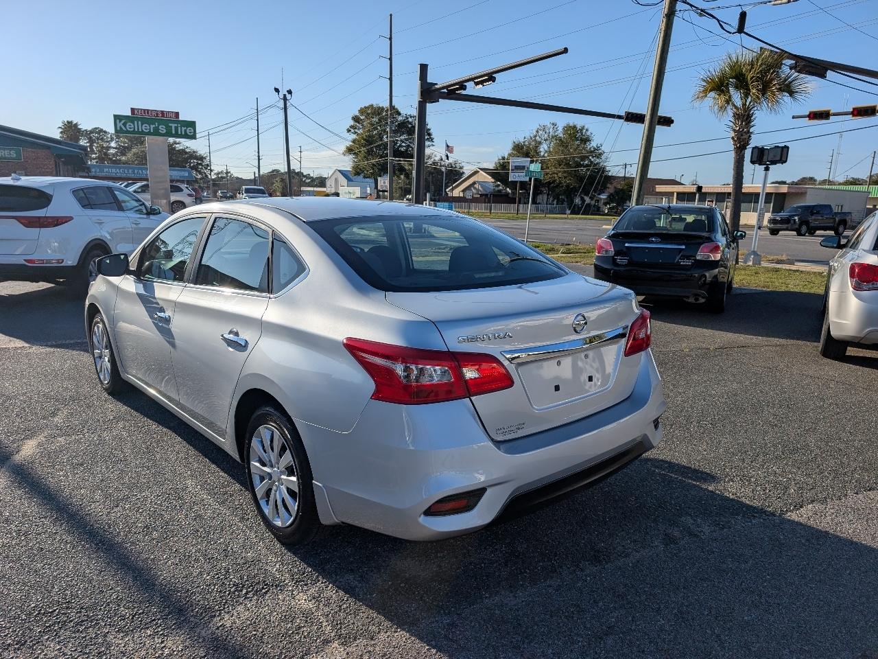 Nissan Sentra S 2017