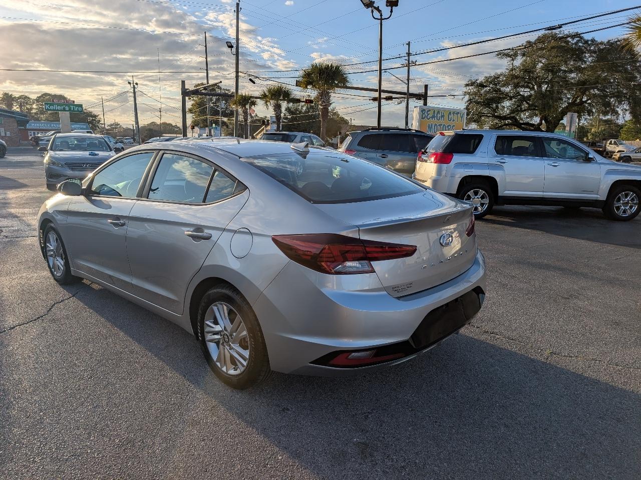 Hyundai Elantra SEL IVT 2020