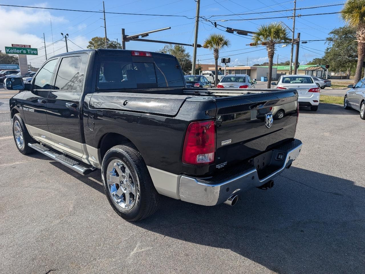 RAM 1500 2WD Crew Cab 140.5" Laramie 2011