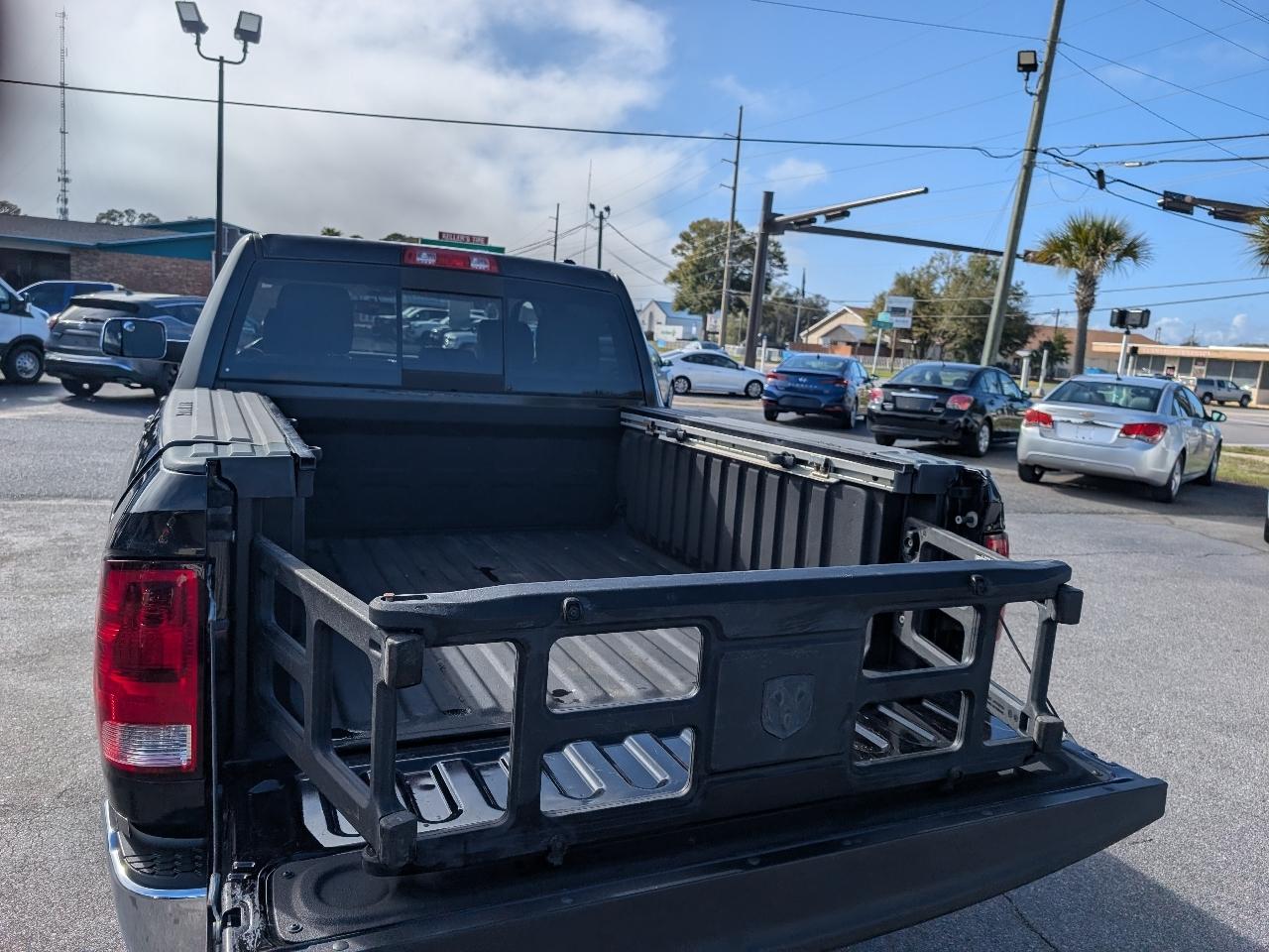 RAM 1500 2WD Crew Cab 140.5" Laramie 2011