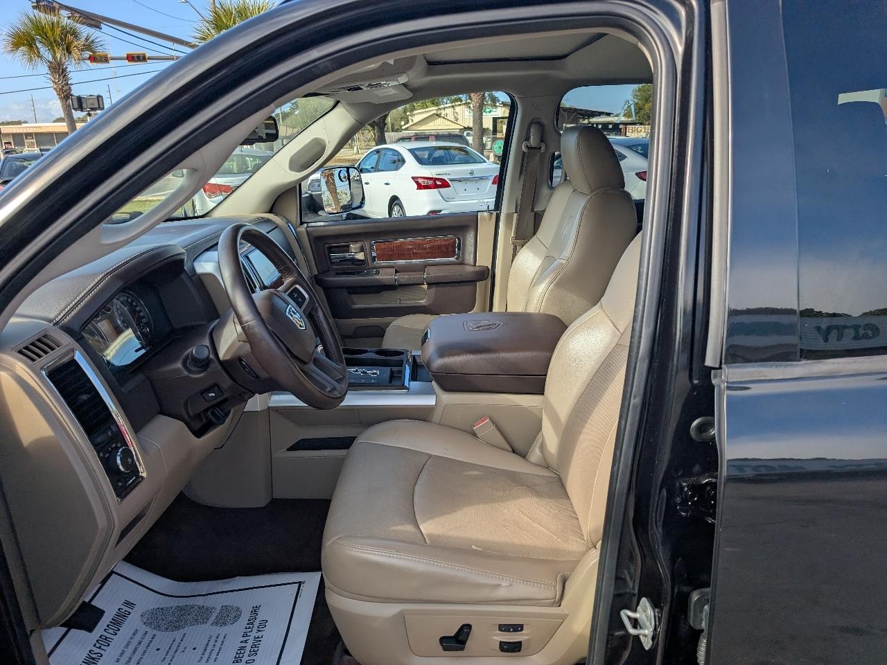 RAM 1500 2WD Crew Cab 140.5" Laramie 2011