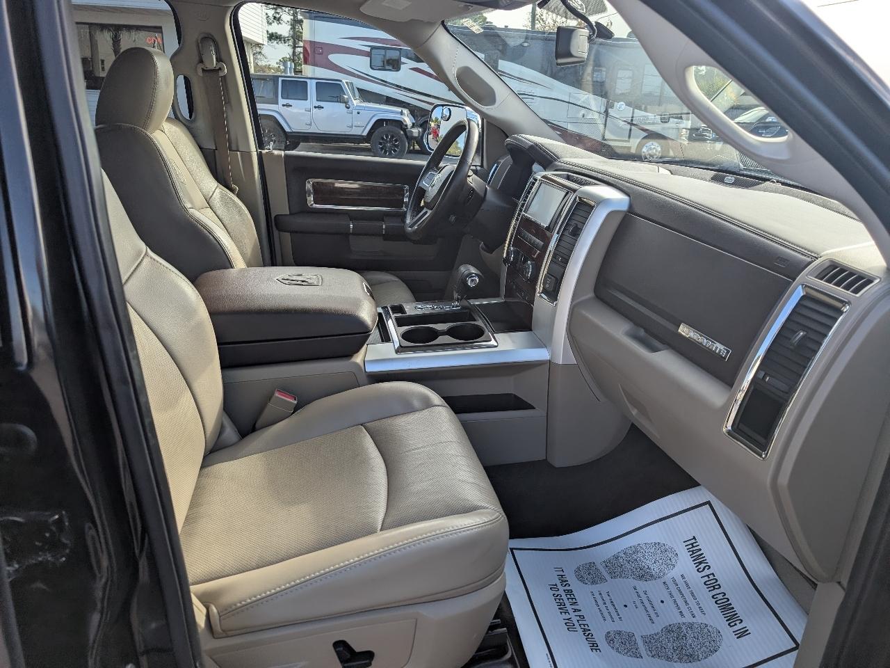 RAM 1500 2WD Crew Cab 140.5" Laramie 2011