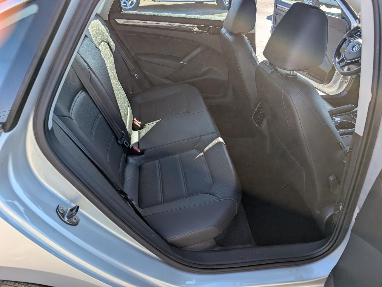 Volkswagen Passat 4dr Sdn 1.8T Auto SE 2016