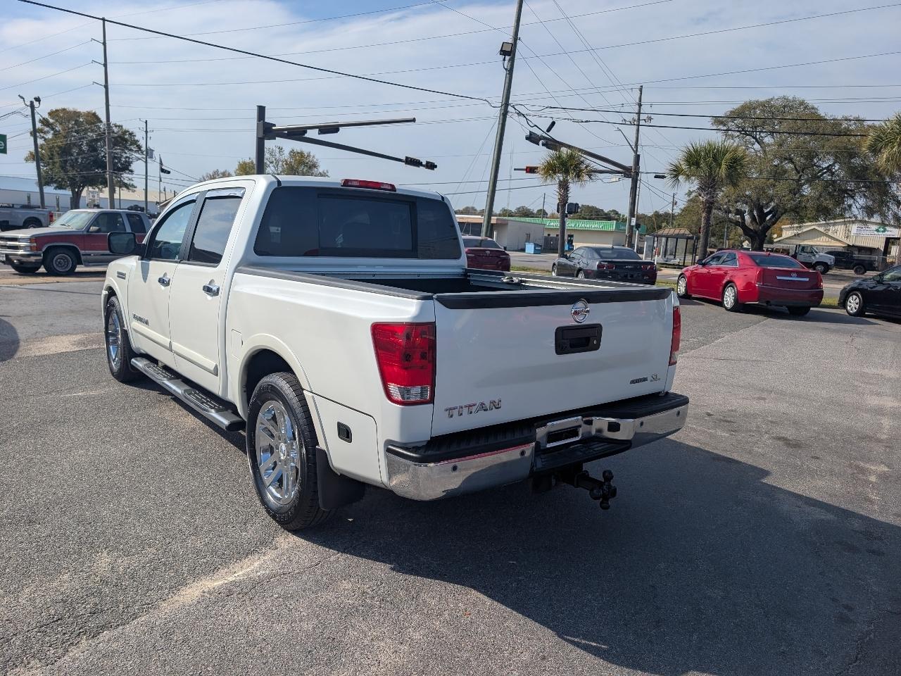 Nissan Titan 2WD Crew Cab SWB SL 2013