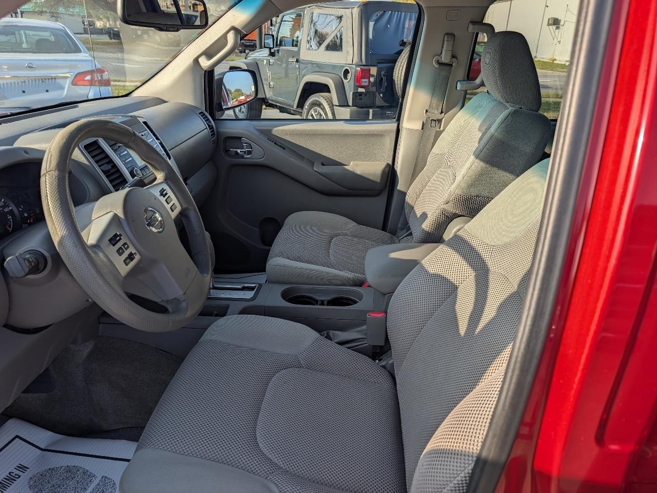 Nissan Frontier 2WD Crew Cab SWB Auto SV 2013