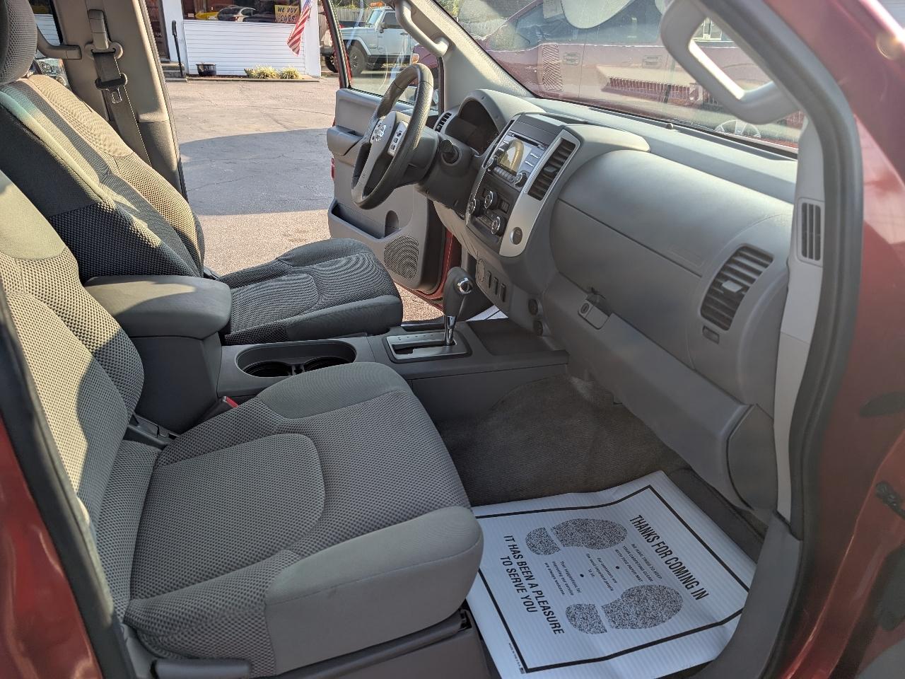 Nissan Frontier 2WD Crew Cab SWB Auto SV 2013