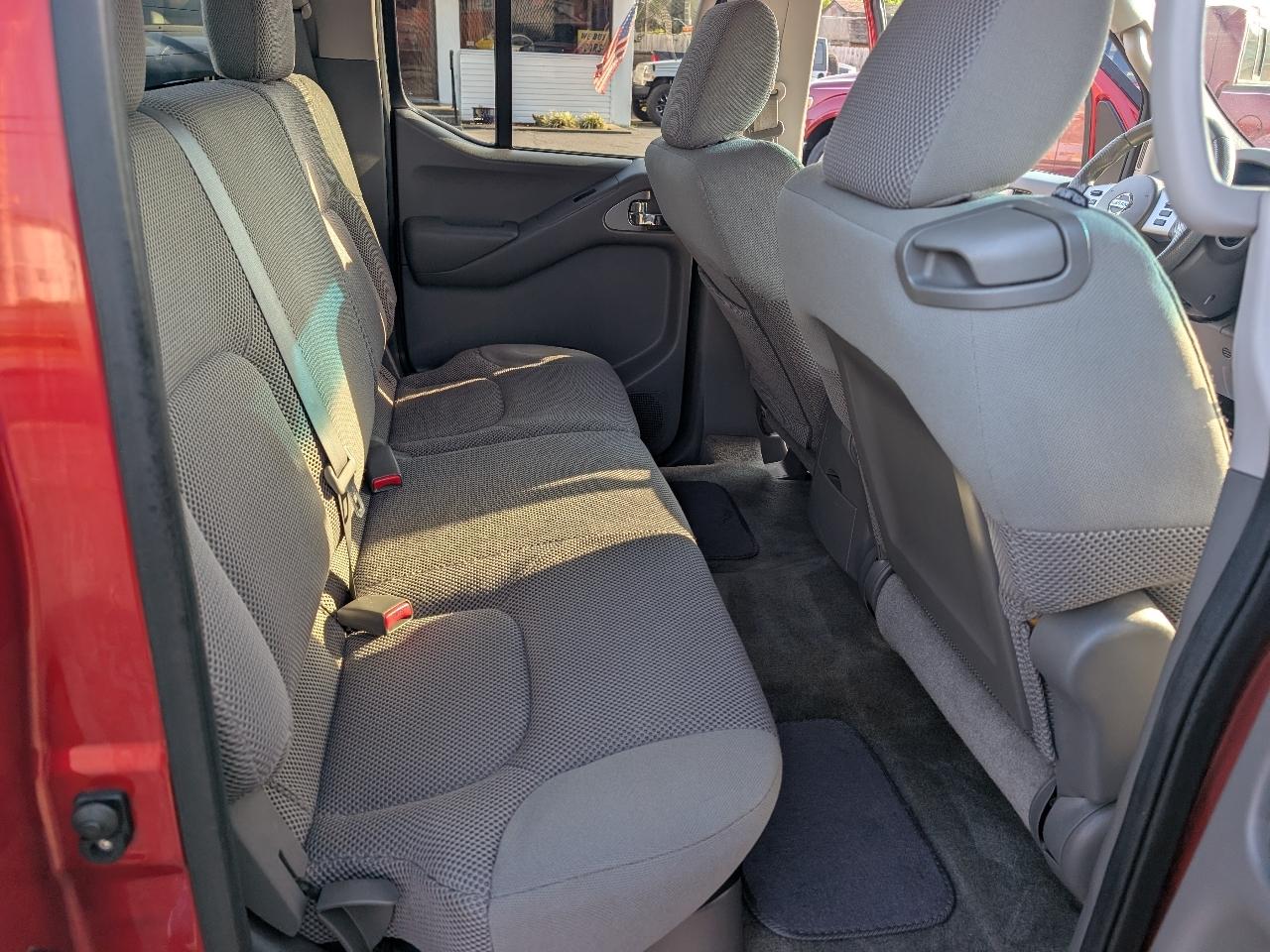 Nissan Frontier 2WD Crew Cab SWB Auto SV 2013