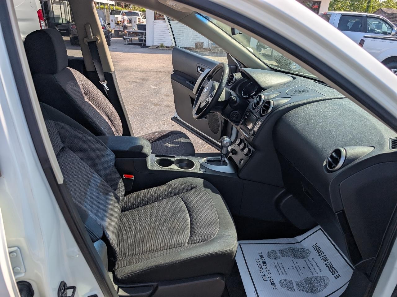 Nissan Rogue FWD 4dr SV 2013