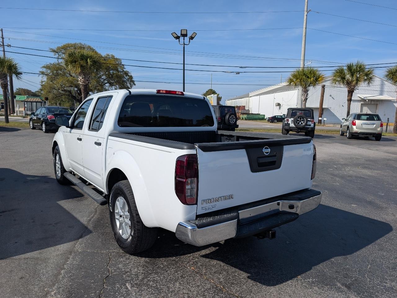 Nissan Frontier 2WD Crew Cab SWB Auto S 2015