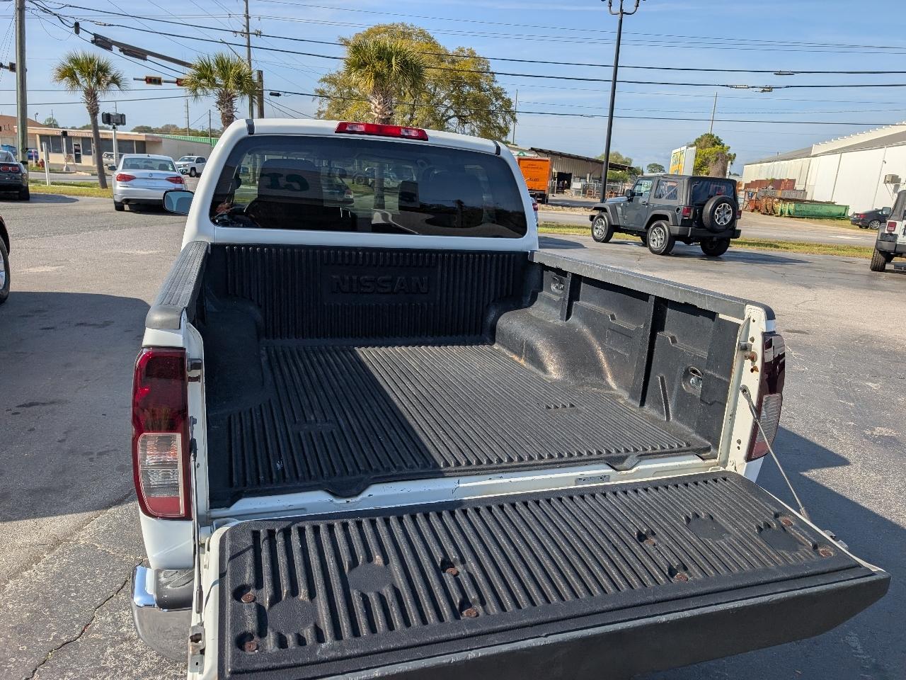 Nissan Frontier 2WD Crew Cab SWB Auto S 2015