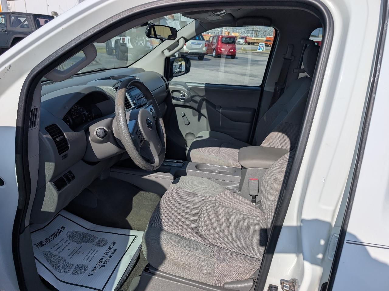 Nissan Frontier 2WD Crew Cab SWB Auto S 2015