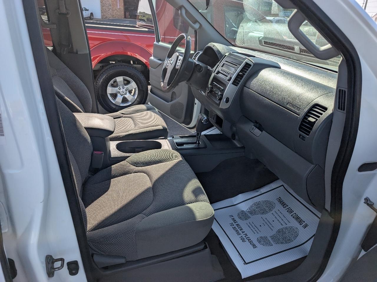 Nissan Frontier 2WD Crew Cab SWB Auto S 2015