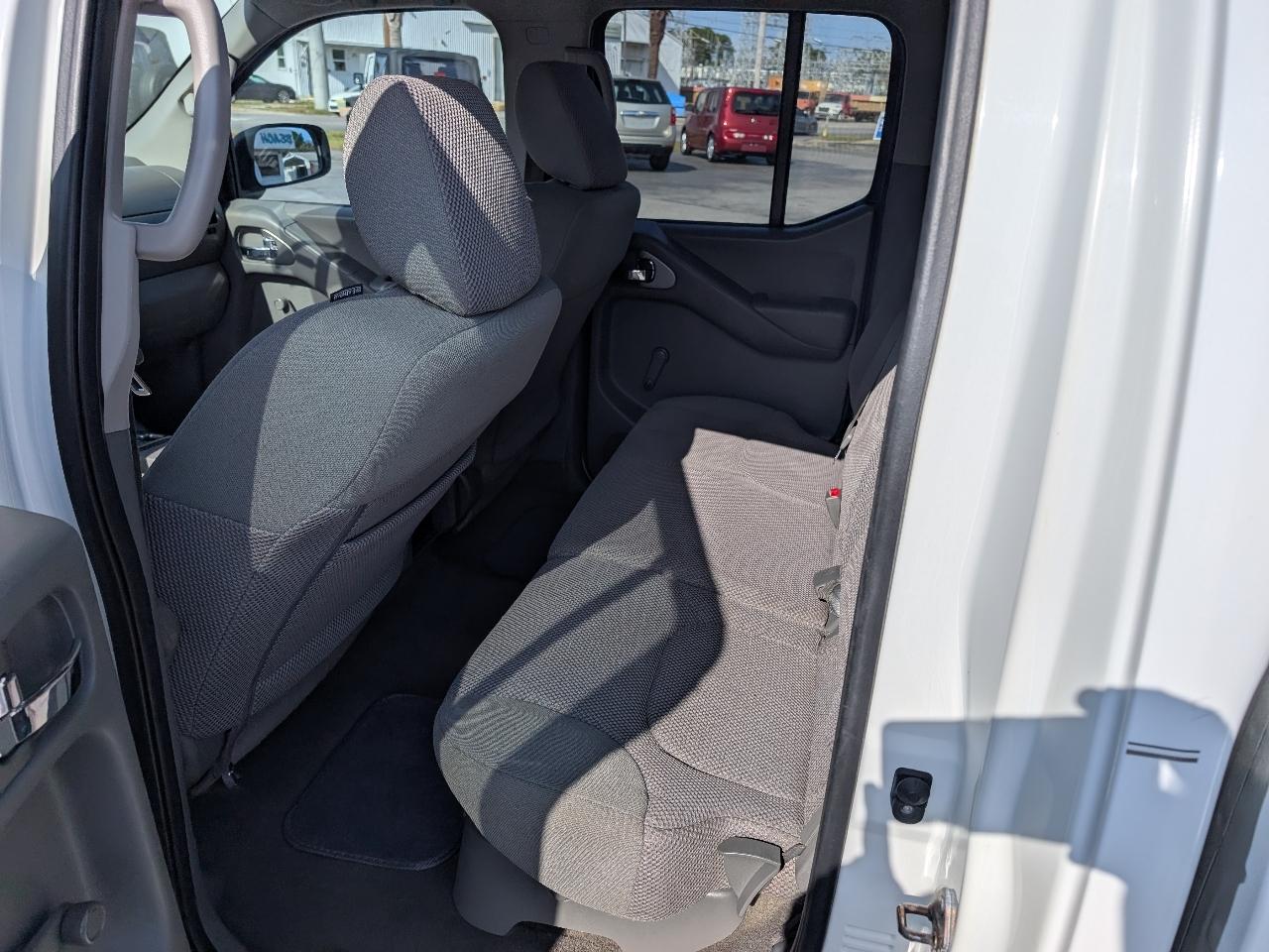 Nissan Frontier 2WD Crew Cab SWB Auto S 2015