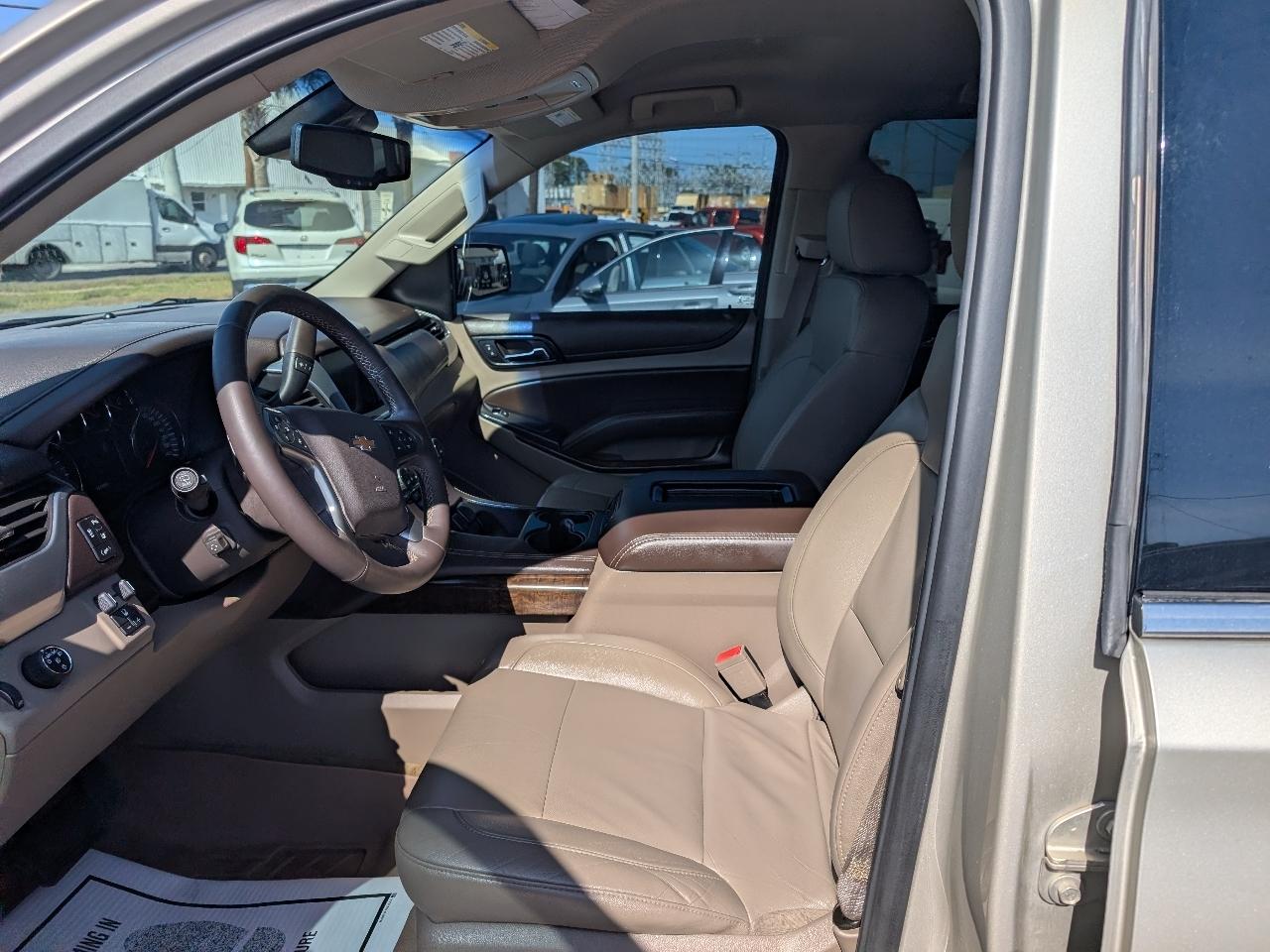 Chevrolet Suburban 2WD 4dr LT 2015