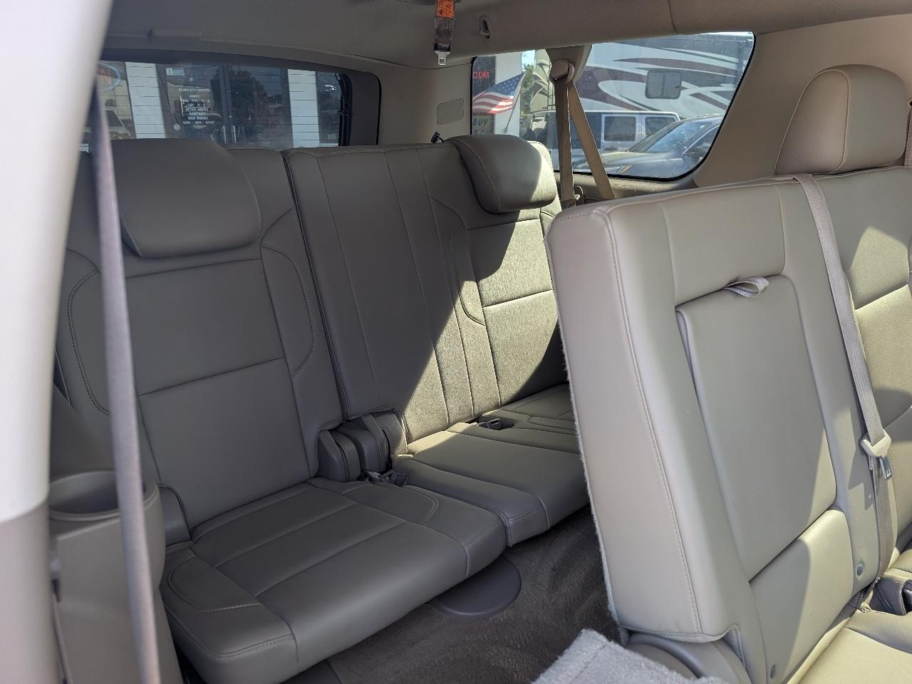 Chevrolet Suburban 2WD 4dr LT 2015