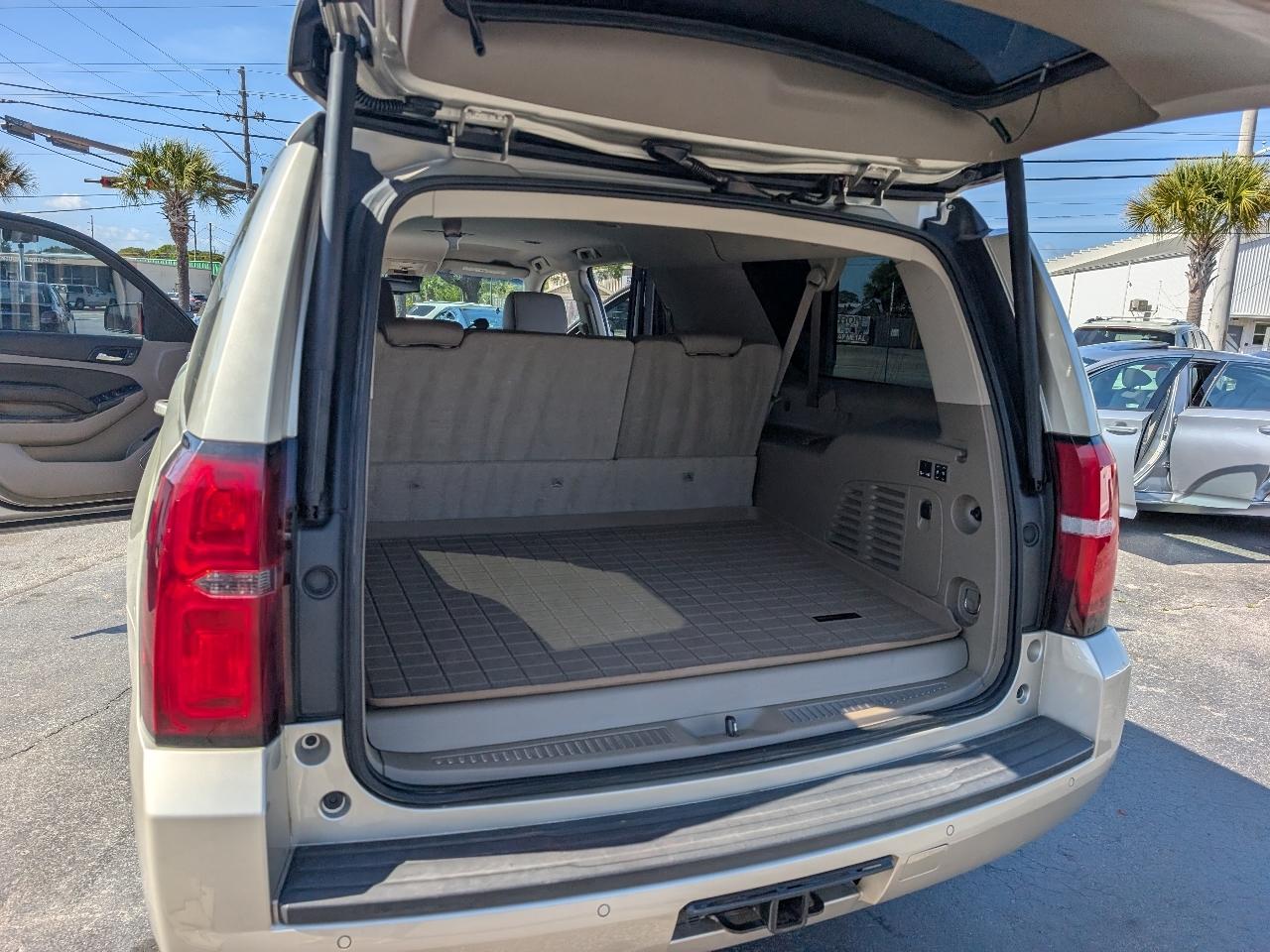 Chevrolet Suburban 2WD 4dr LT 2015