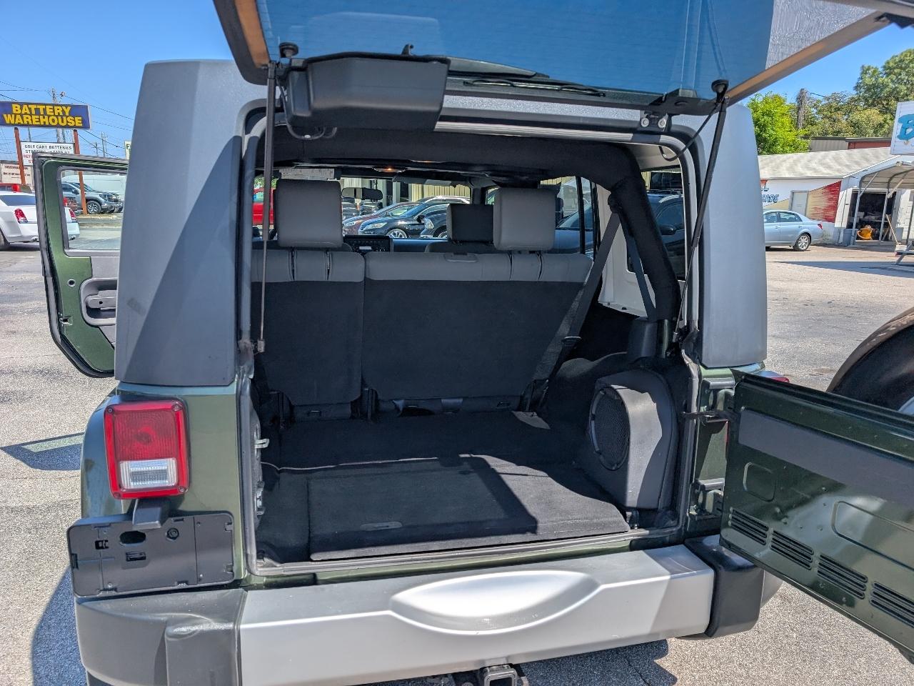 Jeep Wrangler 4WD 4dr Unlimited Sahara 2008