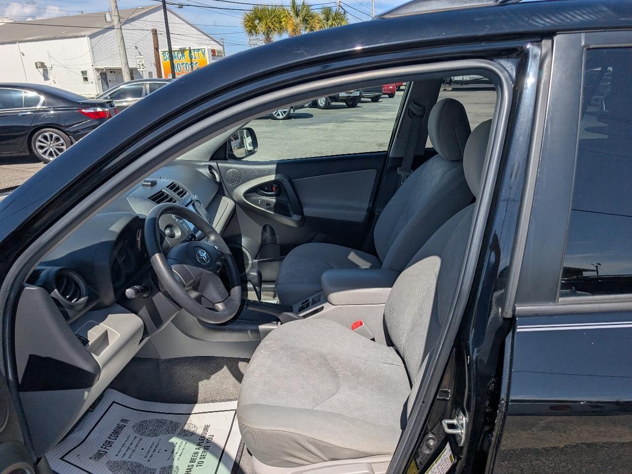 Toyota RAV4 FWD 4dr 4-cyl 4-Spd AT (Natl) 2011
