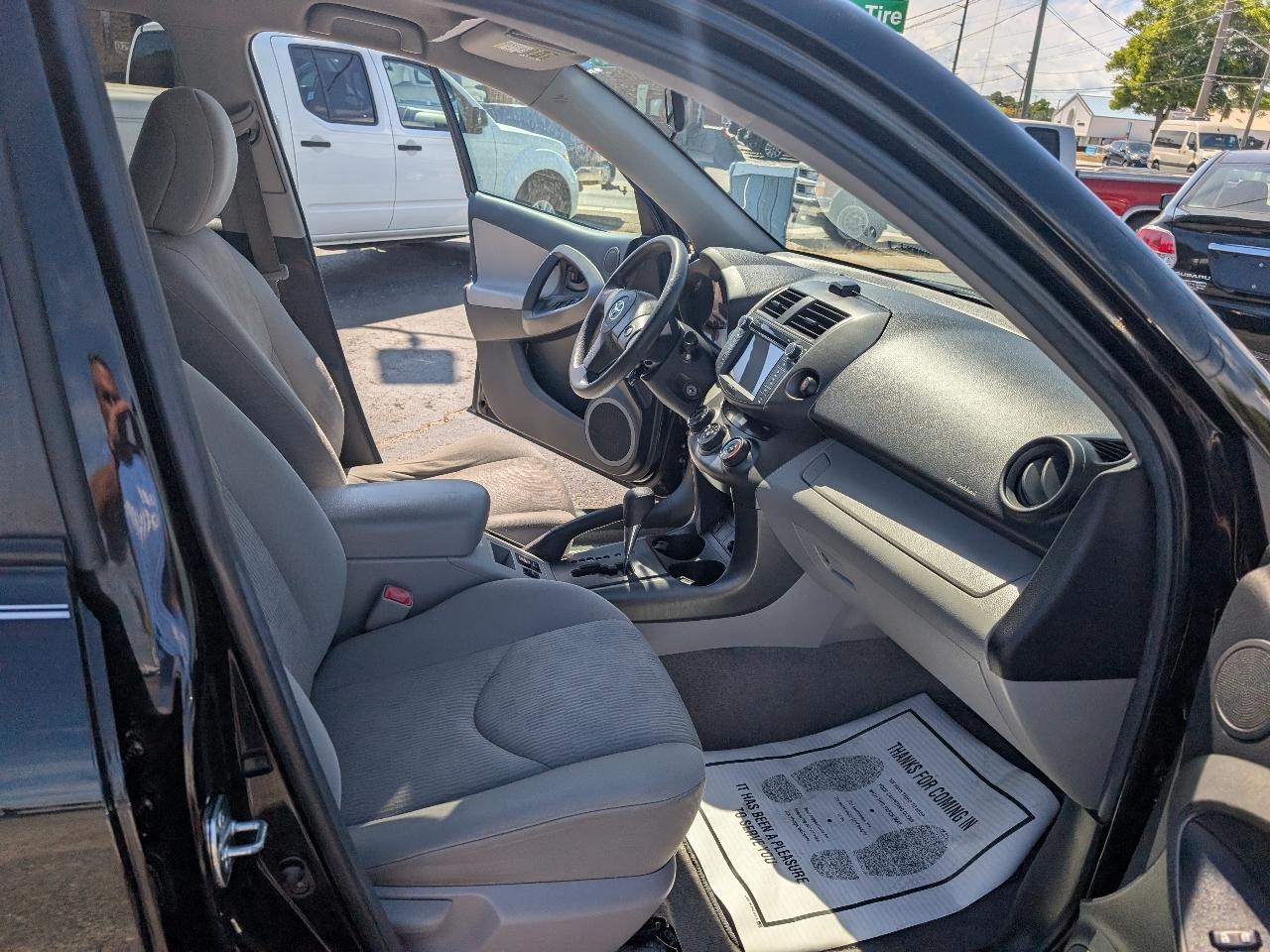 Toyota RAV4 FWD 4dr 4-cyl 4-Spd AT (Natl) 2011