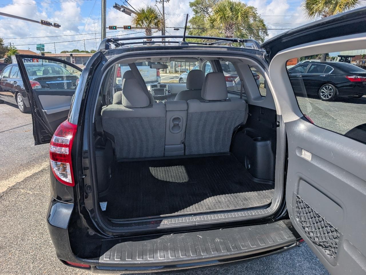 Toyota RAV4 FWD 4dr 4-cyl 4-Spd AT (Natl) 2011