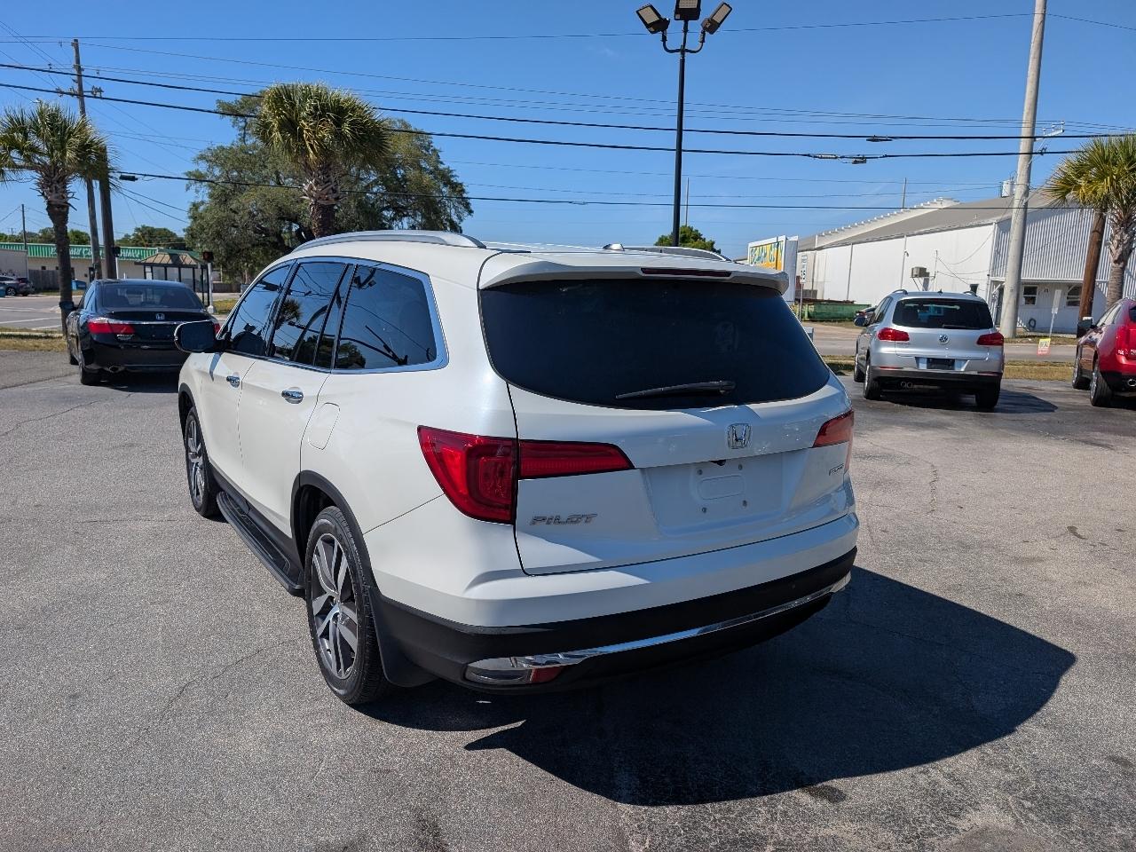 Honda Pilot 2WD 4dr Touring w/RES & Navi 2016
