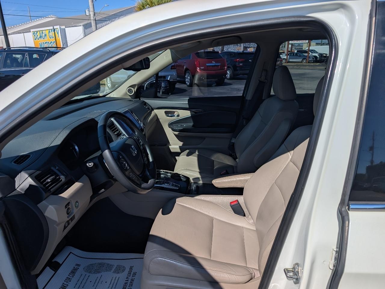 Honda Pilot 2WD 4dr Touring w/RES & Navi 2016