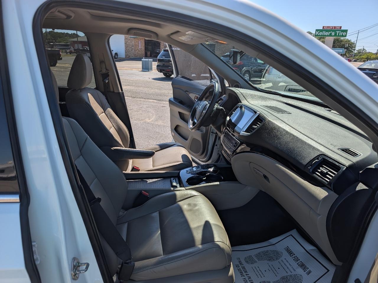 Honda Pilot 2WD 4dr Touring w/RES & Navi 2016
