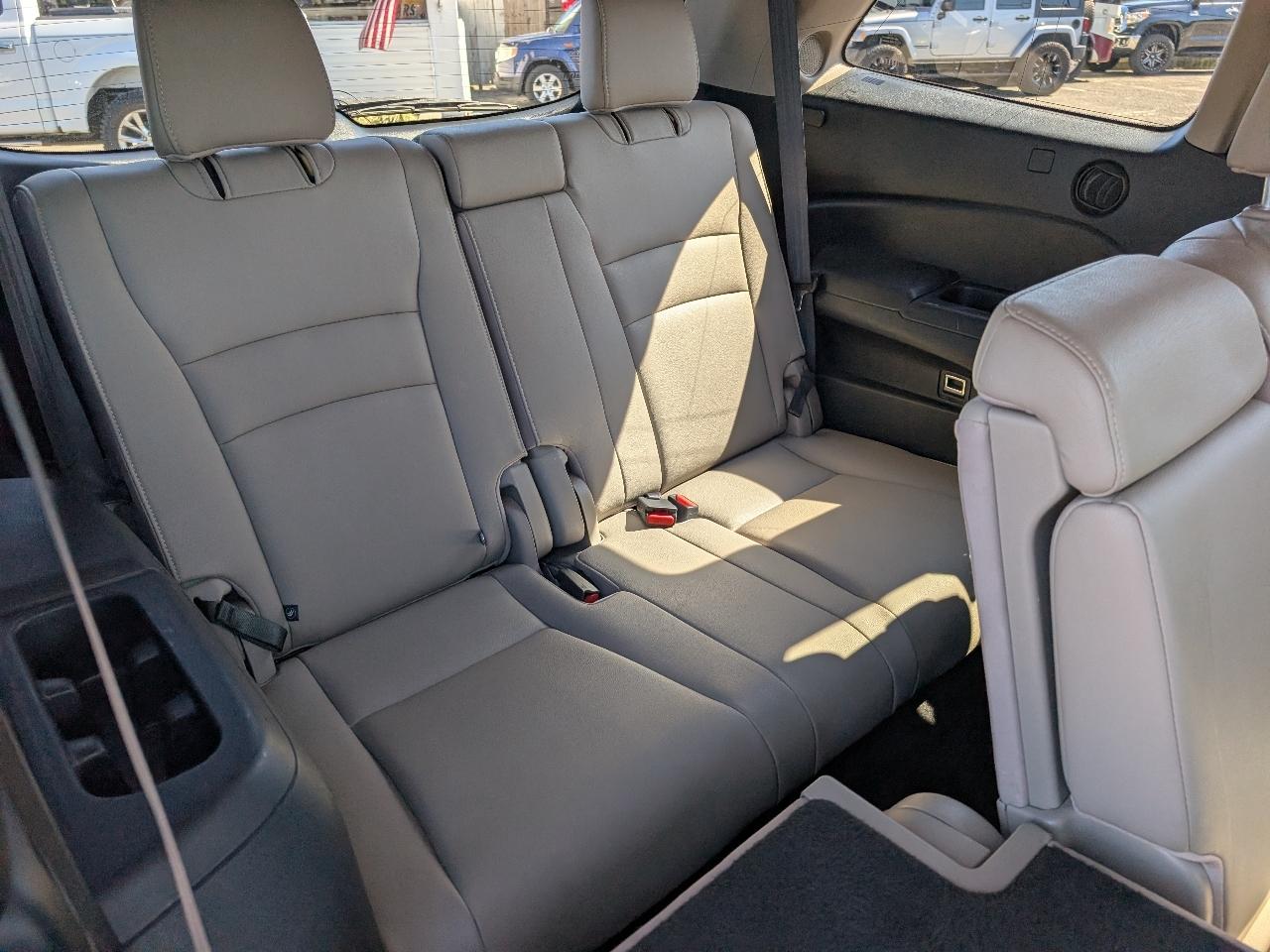 Honda Pilot 2WD 4dr Touring w/RES & Navi 2016