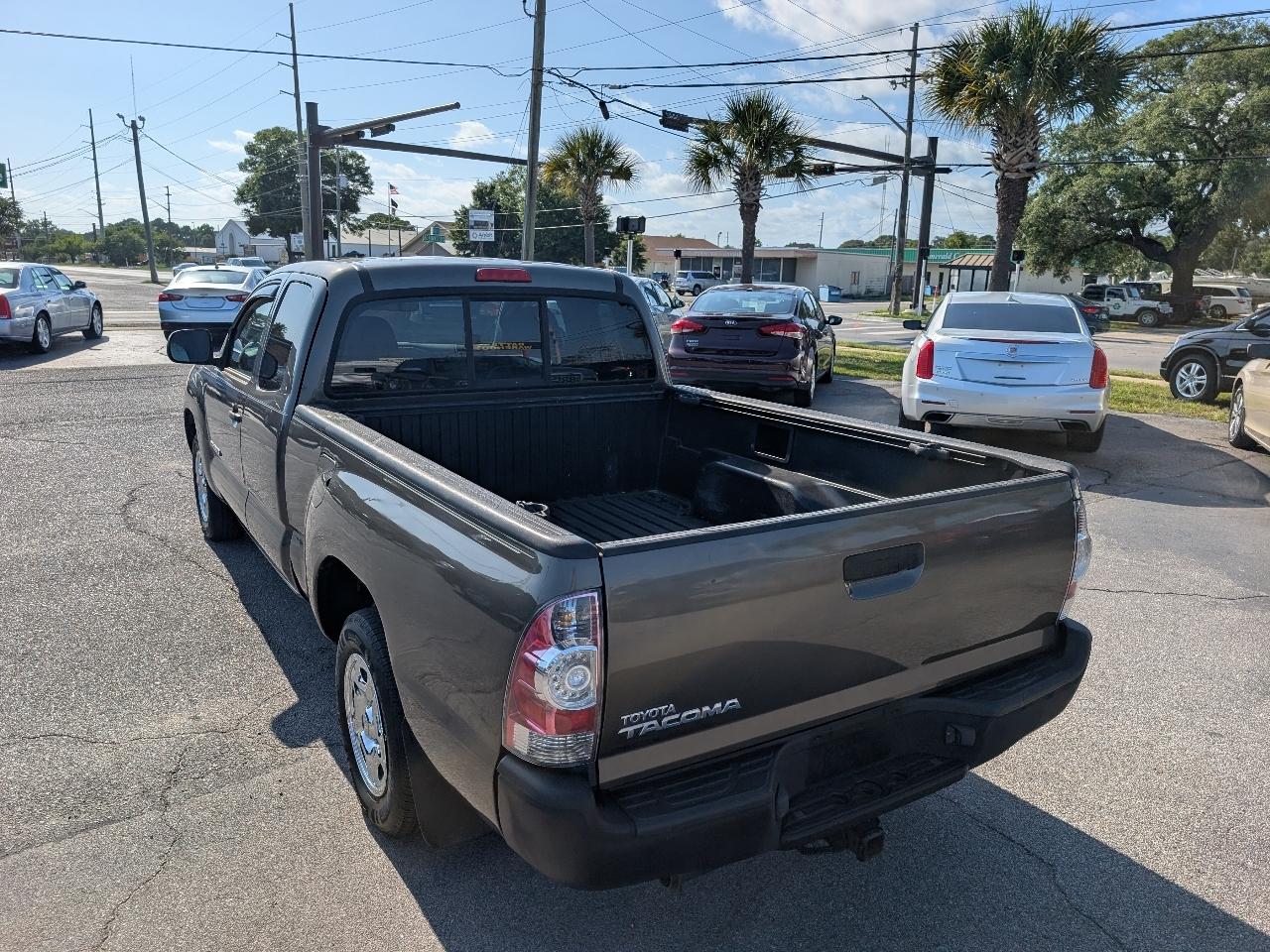 Toyota Tacoma 2WD Access I4 MT (Natl) 2011