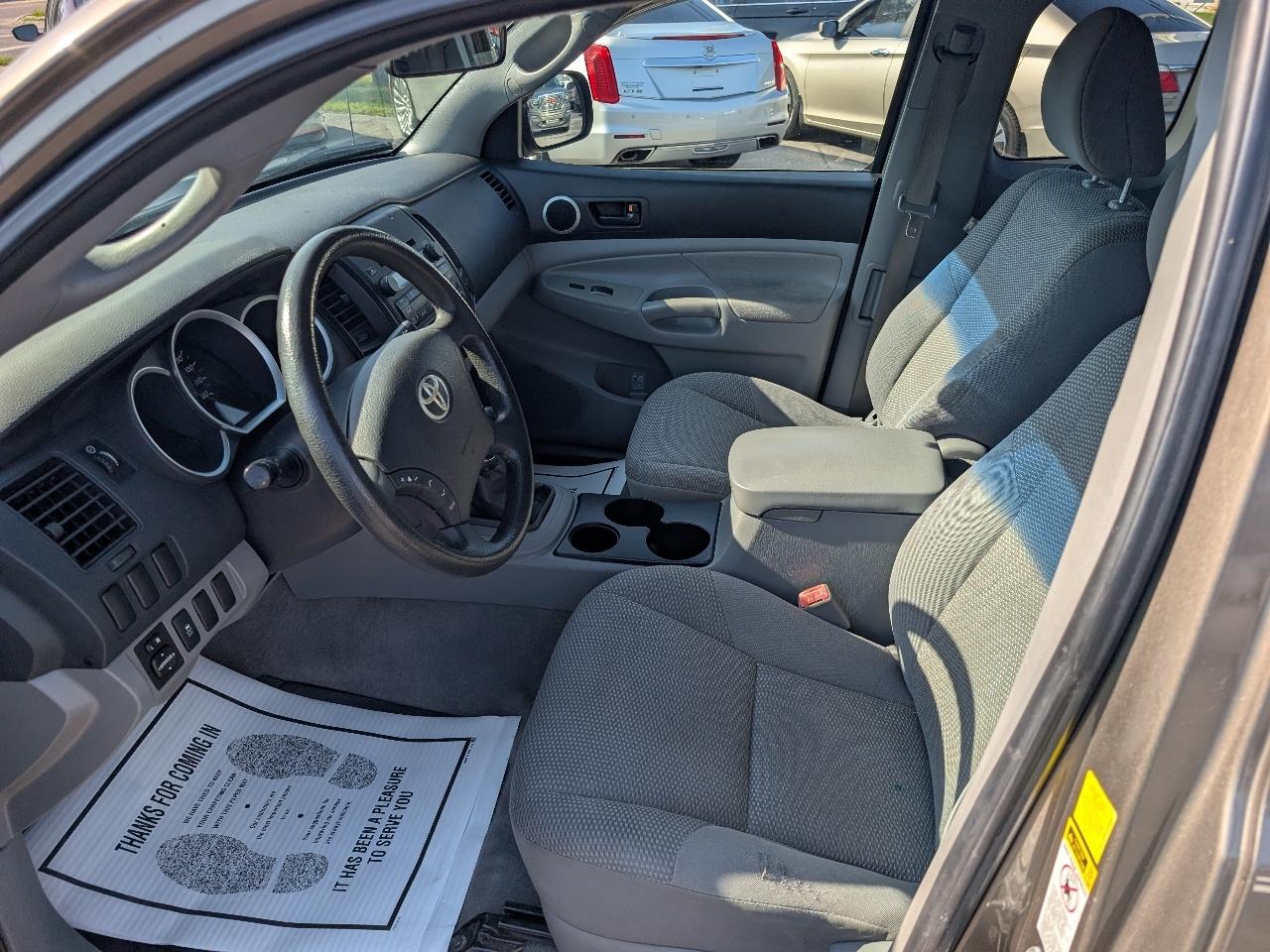 Toyota Tacoma 2WD Access I4 MT (Natl) 2011