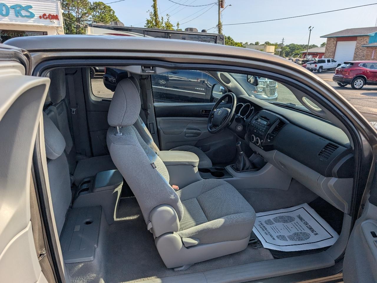 Toyota Tacoma 2WD Access I4 MT (Natl) 2011