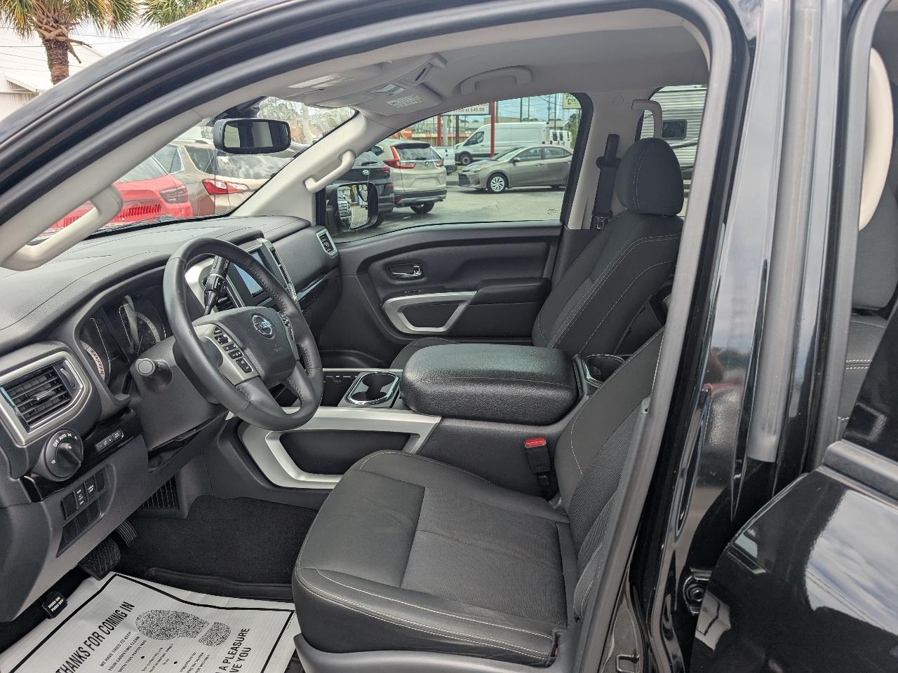 Nissan Titan 4x2 Crew Cab SV 2018