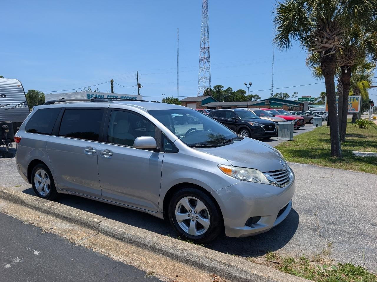 Toyota Sienna 5dr 8-Pass Van LE FWD (Natl) 2015
