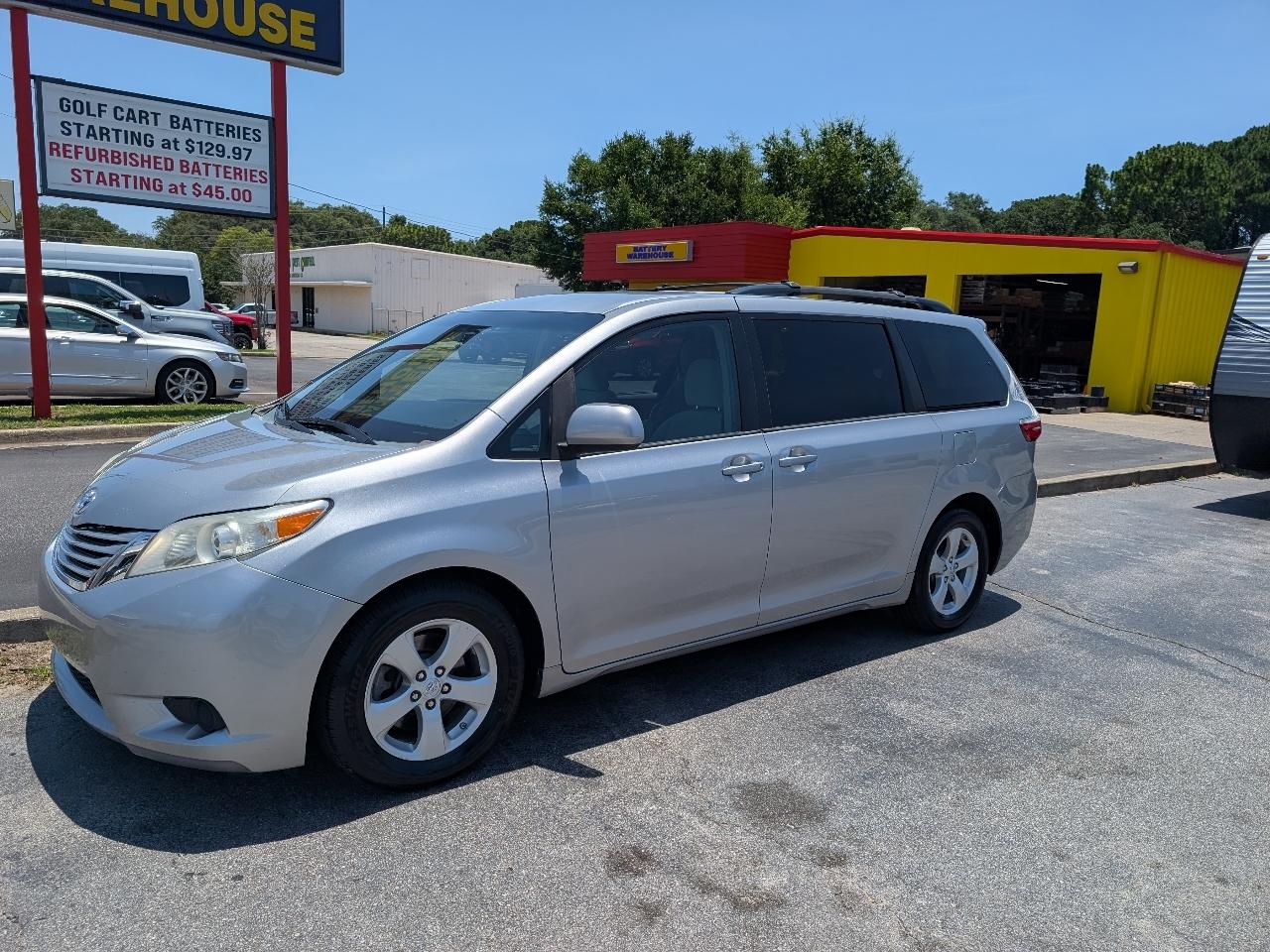 Toyota Sienna 5dr 8-Pass Van LE FWD (Natl) 2015