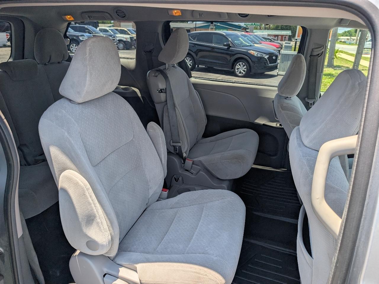 Toyota Sienna 5dr 8-Pass Van LE FWD (Natl) 2015