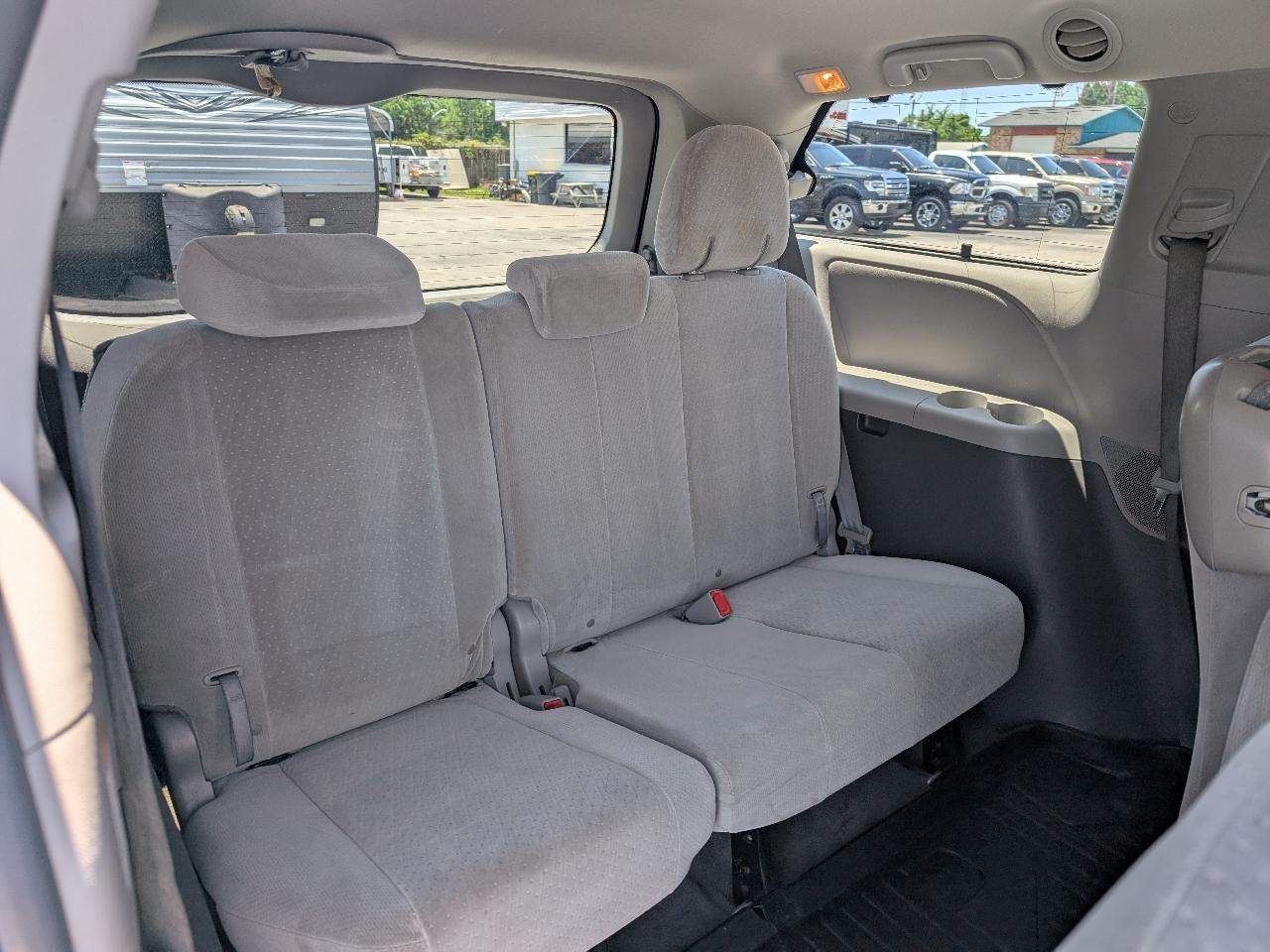 Toyota Sienna 5dr 8-Pass Van LE FWD (Natl) 2015