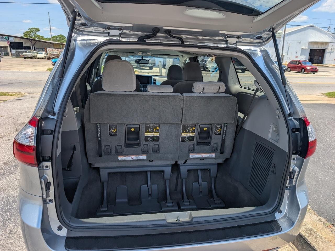 Toyota Sienna 5dr 8-Pass Van LE FWD (Natl) 2015